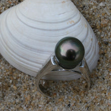 Load image into Gallery viewer, This classic ring features a Fijian South Sea pearl, Circle Button is shape and 10.3mm in size. It is a stunning Blue with Aubergine tones in color and the design is a solid, rhodium coated 925 Sterling silver  band so it wont tarnish  Size 58  J3300
