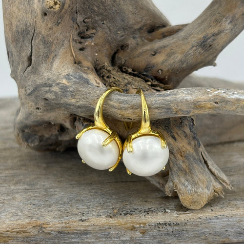 These Classic hook earrings are 18K gold plated over 925 Sterling silver and feature a claw set white Button shape, 11mm freshwater pearl.

Earrings measure 20m from top to bottom.