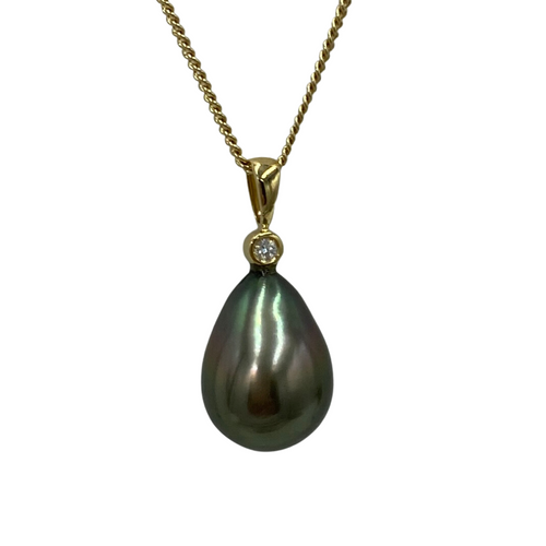 Our 'Lucia' pendant is 9ct Yellow Gold and diamond with a stunning Drop shaped Tahitian South Sea Pearl.  It features a single bezel set diamond of 0.035ct and HSI quality   The pearl is tear drop in shape and 11.8 x 16.5mm in size and is a stunning Peacock Green in color with strong Aubergine hues and High lustre  J3194