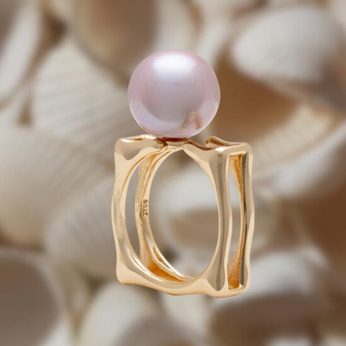 18ct Gold plated over 925 Sterling silver ring in fabulous square shape band, 7mm wide, and  featuring a 12mm Round natural pink pearl  This ring is adjustable so size is no issue  FS0213