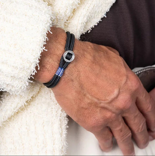 Stunning new range of Men's Stainless steel and nautical rope jewellery, hand made in Amsterdam and designed with strength to be worn 24/7

Navy  3mm rope with Silver 3mm Button

In stock now size ML

Also available in other colors and sizes 