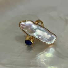 Load image into Gallery viewer, This adjustable ring features Blue Lapis stone with a white baroque Biwa pearl.

They are 18ct yellow gold plated over 925 Sterling Silver

One size fits all

Yisu
