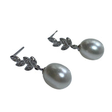 Load image into Gallery viewer, &#39;Tessa&#39; Freshwater Pearl Earrings
