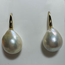 Load image into Gallery viewer, &#39;June&#39; Freshwater Edison Pearl Earrings
