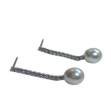 Load image into Gallery viewer, &#39;Kavya&#39; Freshwater Pearl Earrings
