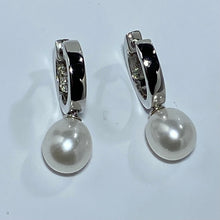 Load image into Gallery viewer, &#39;Ally&#39; Mini Freshwater Pearl Huggie Earrings
