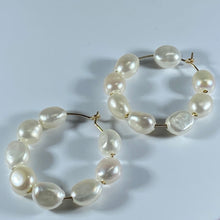 Load image into Gallery viewer, &#39;Freya&#39; Freshwater Pearl Earrings
