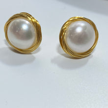Load image into Gallery viewer, &#39;Ariana&#39; Freshwater Pearl Earrings
