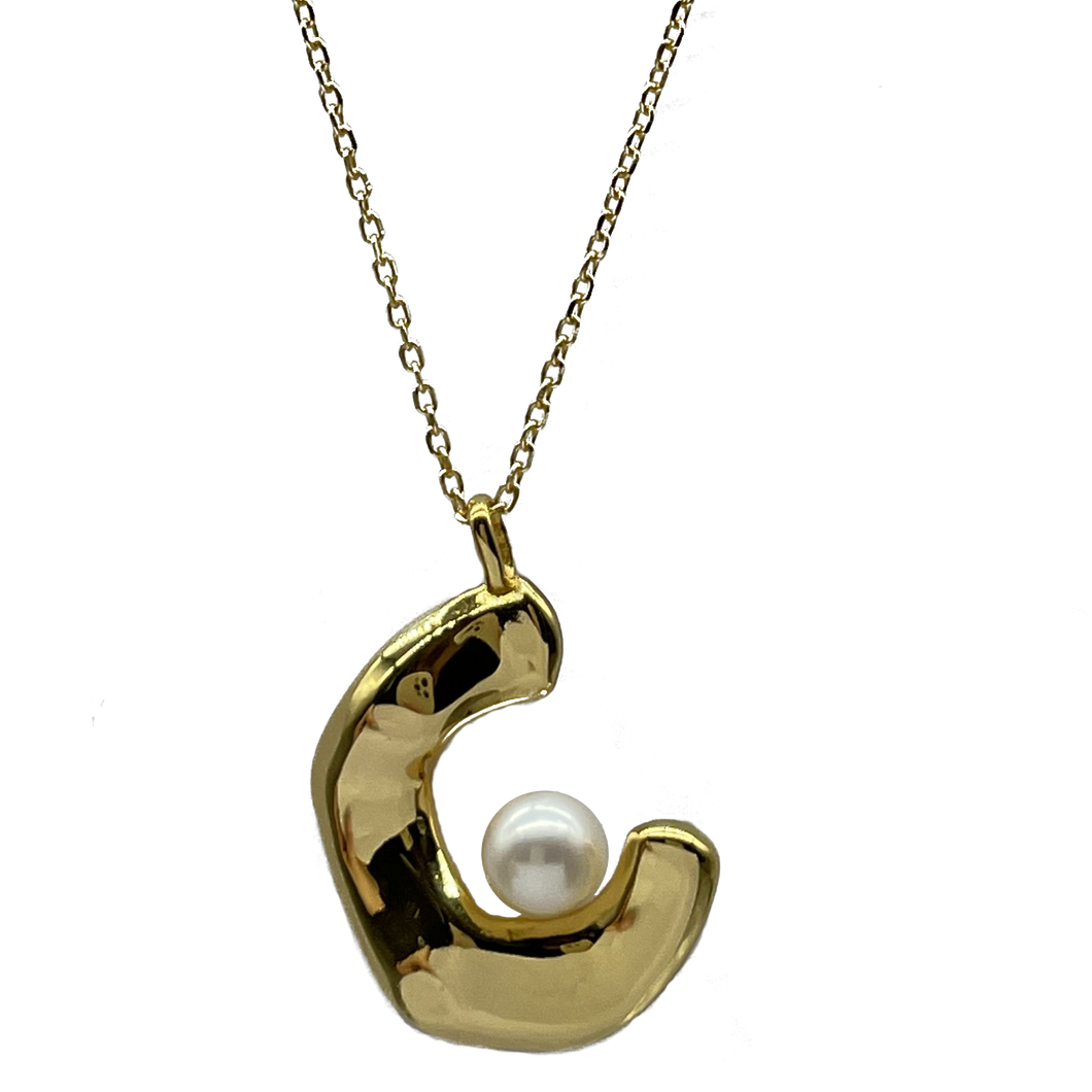 18K gold plated over 925 sterling silver pendant and chain  Polish finish Cloud pendant 25mm from top to bottom, holding a Round White Freshwater pearl 6.5mm  Chain is adjustable from 40 to 46cm in length  Matching earrings available named 'Cloud' earrings