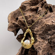 Load image into Gallery viewer, &#39;Nest&#39; Freshwater Pearl Pendant
