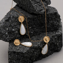 Load image into Gallery viewer, &#39;Gold Coin Water&#39; Freshwater Pearl Earrings
