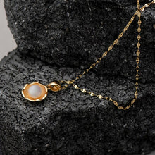 Load image into Gallery viewer, &#39;Buttercup&#39; Freshwater Pearl Pendant
