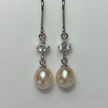 Load image into Gallery viewer, &#39;Chloe&#39; Freshwater Pearl Earrings
