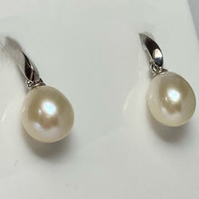 Load image into Gallery viewer, &#39;Bella&#39; Freshwater Pearl Earrings
