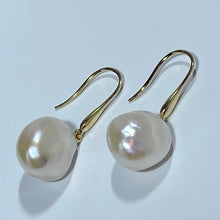Load image into Gallery viewer, &#39;Gianna&#39; Freshwater Pearl Earrings
