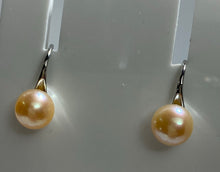 Load image into Gallery viewer, &#39;Heidi&#39; Hook Style Freshwater Pearl Earrings
