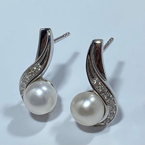 'Inez' Freshwater Pearl Earrings