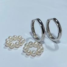 Load image into Gallery viewer, Detachable Huggie style Earrings with Freshwater pearls
