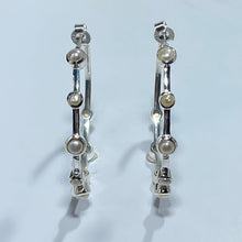 Load image into Gallery viewer, &#39;Roxanne&#39; Freshwater Pearl Earrings
