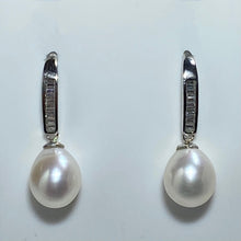 Load image into Gallery viewer, &#39;Tiana&#39; Freshwater Pearl Earrings
