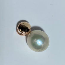 Load image into Gallery viewer, &#39;Gemma&#39; Freshwater Pearl Pendant
