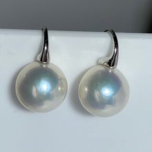 Load image into Gallery viewer, &#39;Suzy&#39; Freshwater Pearl Earrings
