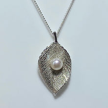 Load image into Gallery viewer, &#39;Allegra&#39; Freshwater Pearl Pendant
