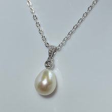 Load image into Gallery viewer, &quot;Mimi&quot; Freshwater Pearl Pendant
