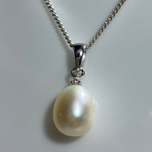 'Rani' Freshwater pearl pendant
