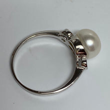 Load image into Gallery viewer, &#39;Sara&#39; Freshwater Pearl Ring

