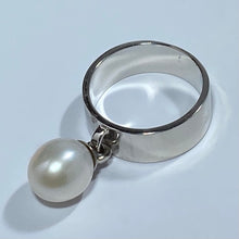 Load image into Gallery viewer, &#39;Abigail&#39; Freshwater Pearl Ring
