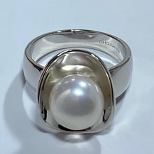 Load image into Gallery viewer, &#39;Adele&#39; Freshwater Pearl Ring
