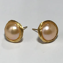 Load image into Gallery viewer, &#39;Ariana&#39; Freshwater Pearl Earrings
