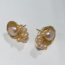 Load image into Gallery viewer, &#39;Addison&#39; Freshwater Pearl Earrings
