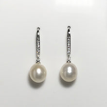Load image into Gallery viewer, &#39;Cecilia&#39; Freshwater Pearl Earrings
