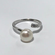 Load image into Gallery viewer, &#39;Belle&#39; Freshwater Pearl Ring
