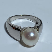 Load image into Gallery viewer, &#39;Joanna&#39; Freshwater Pearl Ring
