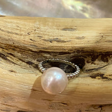 Load image into Gallery viewer, &#39;Rolin&#39; Freshwater Pearl Ring
