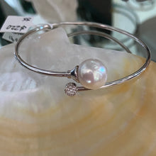 Load image into Gallery viewer, &#39;Carla&#39; Freshwater Pearl Bracelet
