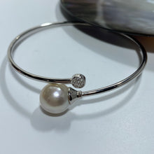Load image into Gallery viewer, &#39;Carla&#39; Freshwater Pearl Bracelet
