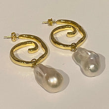 Load image into Gallery viewer, &#39;Silver Coil&#39; Freshwater Pearl Earrings
