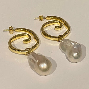 'Silver Coil' Freshwater Pearl Earrings