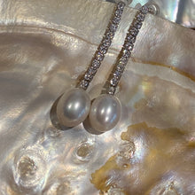 Load image into Gallery viewer, &#39;Kavya&#39; Freshwater Pearl Earrings
