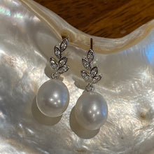 Load image into Gallery viewer, &#39;Tessa&#39; Freshwater Pearl Earrings
