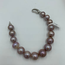 Load image into Gallery viewer, &#39;Kasumi&#39; Freshwater Pearl Bracelet
