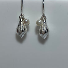 Load image into Gallery viewer, &quot;Immy&quot; Freshwater Pearl Earrings
