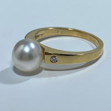 Load image into Gallery viewer, &#39;Greta&#39; Yellow gold Australian South Sea Pearl ring
