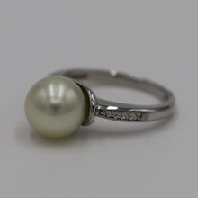 Load image into Gallery viewer, &#39;Brigitta&#39; Australian South Sea pearl ring
