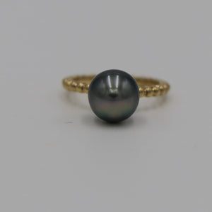 This ring is stunning in its simplicity.  It features a Tahitian South Sea pearl,&nbsp; Round in shape, and 9.5mm in size.  It is Peacock Green in color, AAA grade and set in a 9ct Yellow Gold ring band.  Size L&nbsp;&nbsp;  J3097