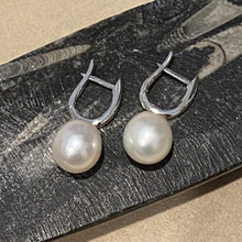 Load image into Gallery viewer, &#39;May&#39; Freshwater Pearl Earrings
